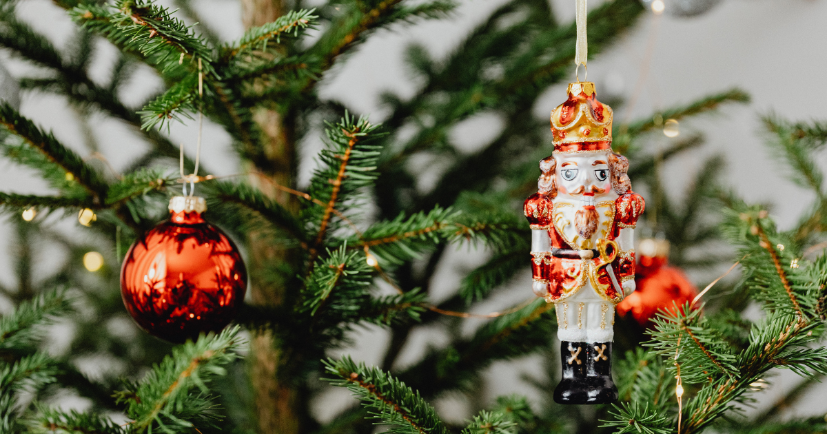 Read more about the article Rustic Christmas Tree Ideas That Bring Warmth and Nature into Your Home